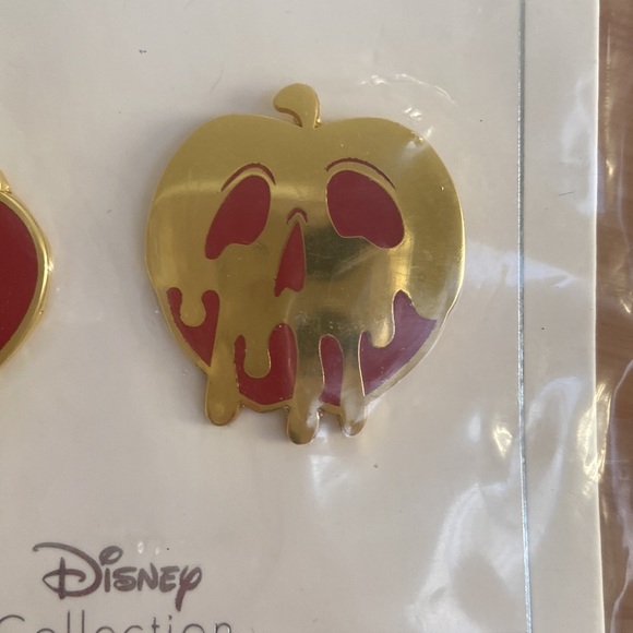 2021 Disney Parks Collection Snow White pin set of 2 poison apple, stabbed heart - Picture 3 of 5